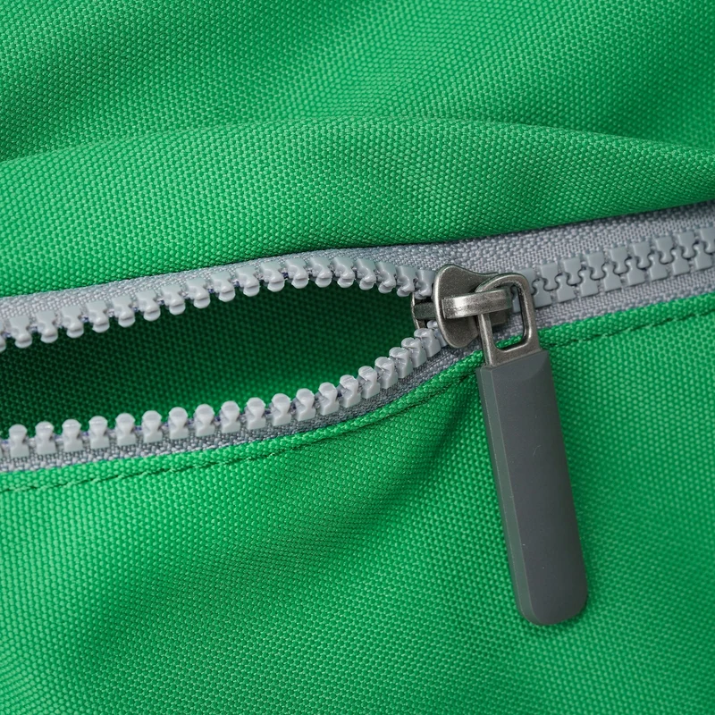 ROKA Trafalgar B Mountain Green Tasche aus recyceltem Canvas