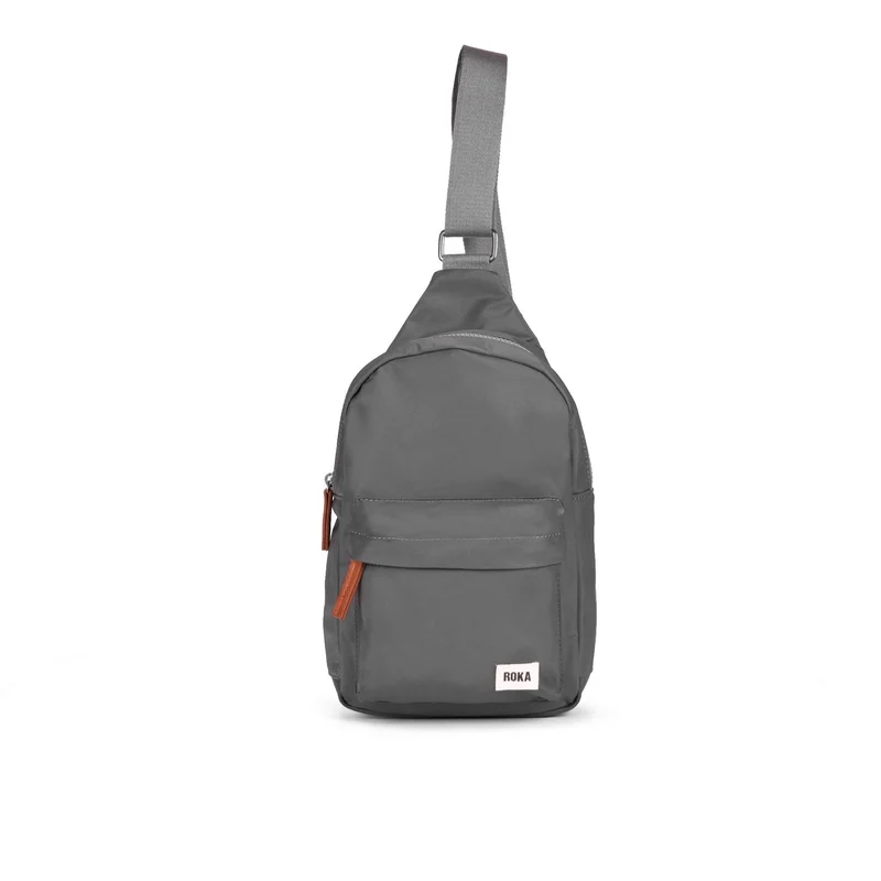 ROKA Willesden B Große Tasche aus recyceltem Nylon – Graphit