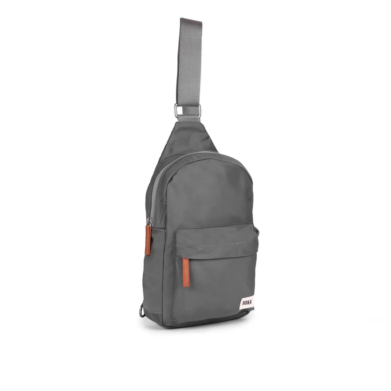 ROKA Willesden B Große Tasche aus recyceltem Nylon – Graphit