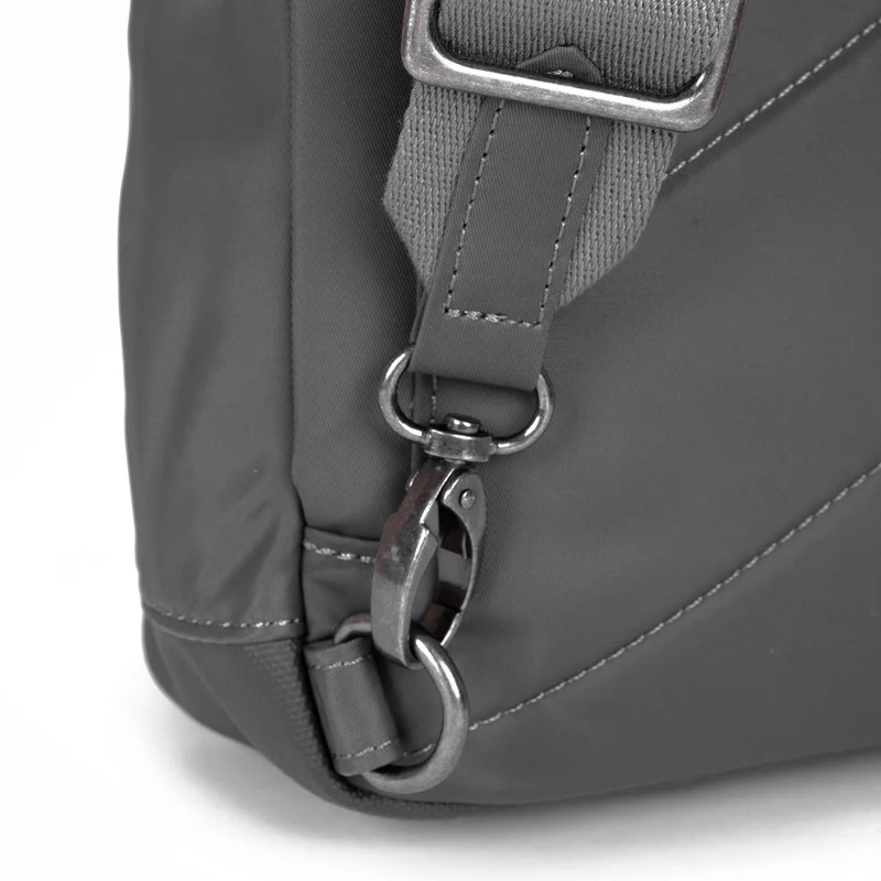 ROKA Willesden B Große Tasche aus recyceltem Nylon – Graphit