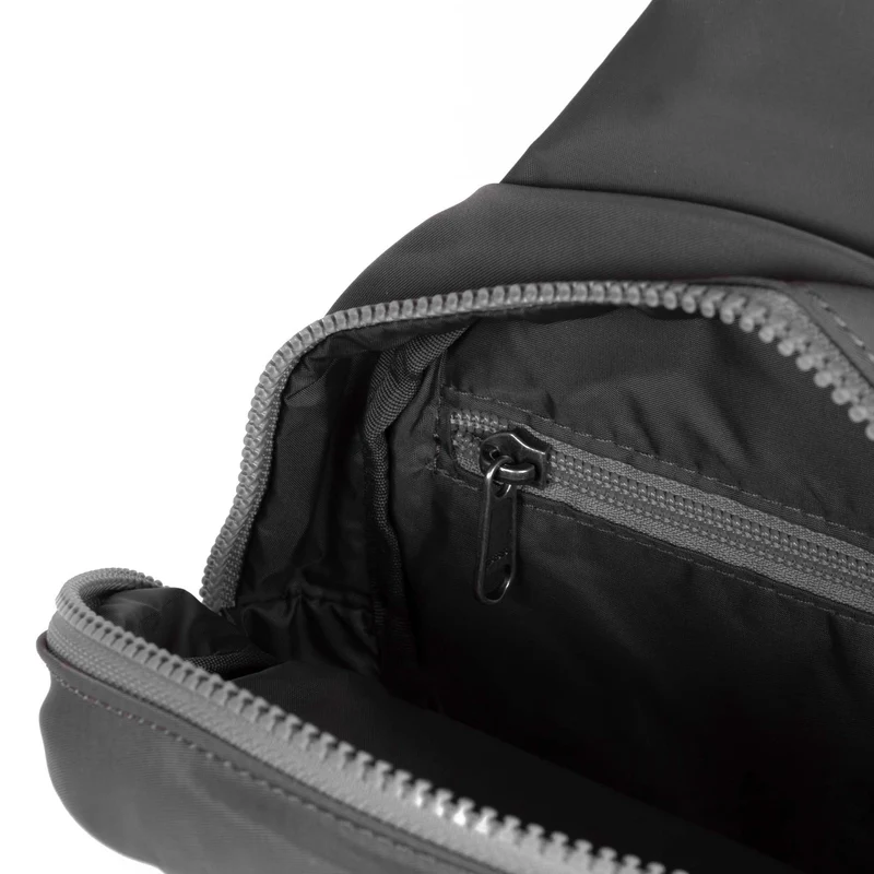 ROKA Willesden B Große Tasche aus recyceltem Nylon – Graphit