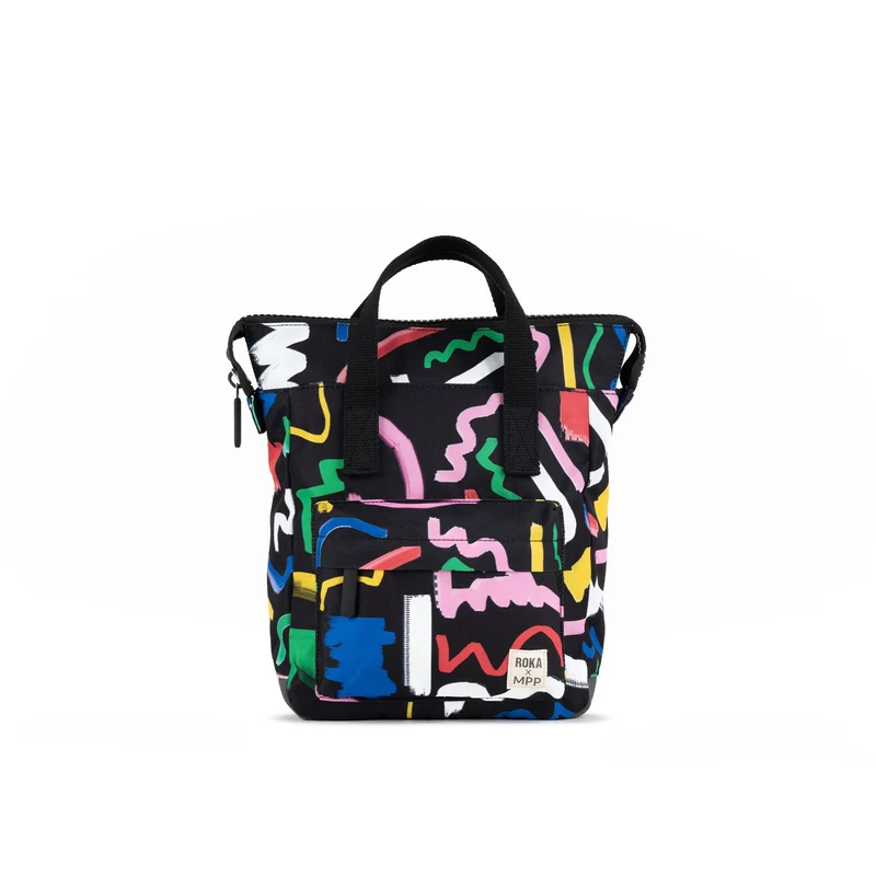 ROKA Bantry Kleine Tasche aus recyceltem Canvas mit Kritzelmuster