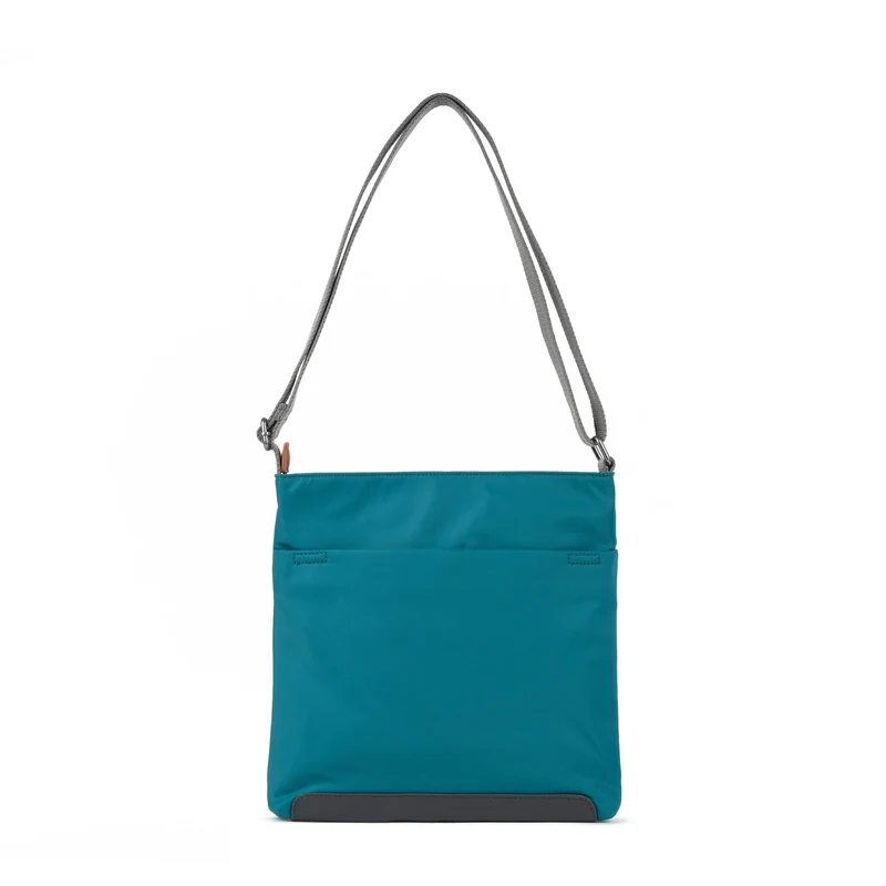 ROKA Kennington B Marine Medium Tasche aus recyceltem Nylon