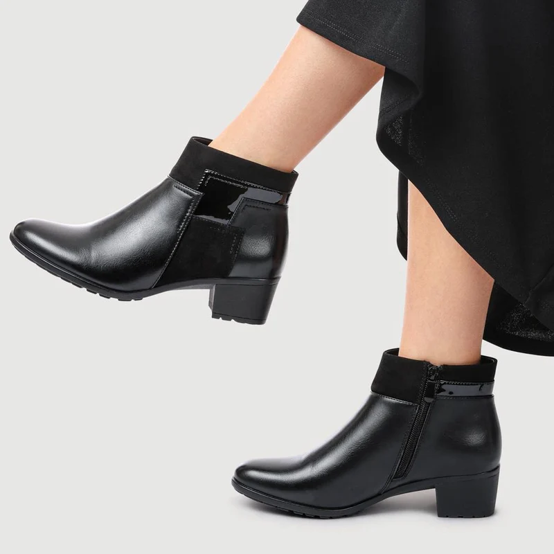 Block Heel Ankle Boots With Inside Zip - WK42005 / 327 940 - Black