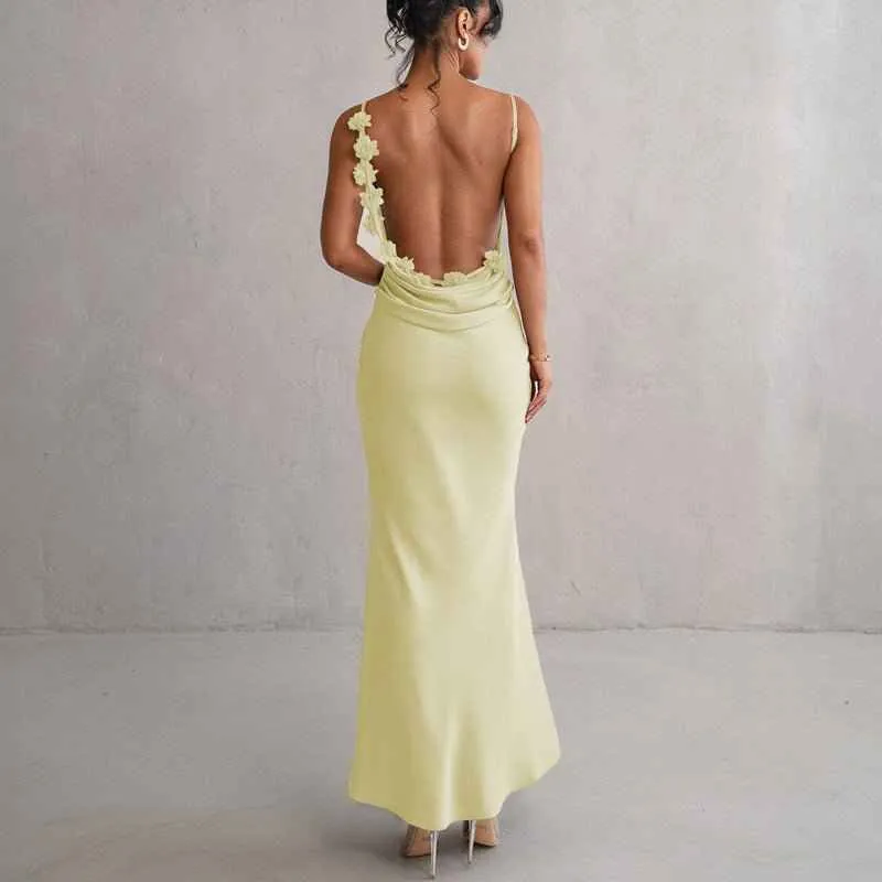 Amélie – Rückenfreies Maxikleid mit floraler Verzierung