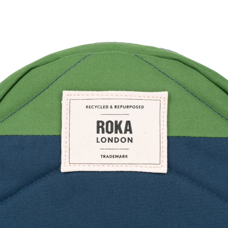 ROKA Kreativer Abfall Paddington B Tiefblaue / Laubgrüne Tasche aus recyceltem Canvas