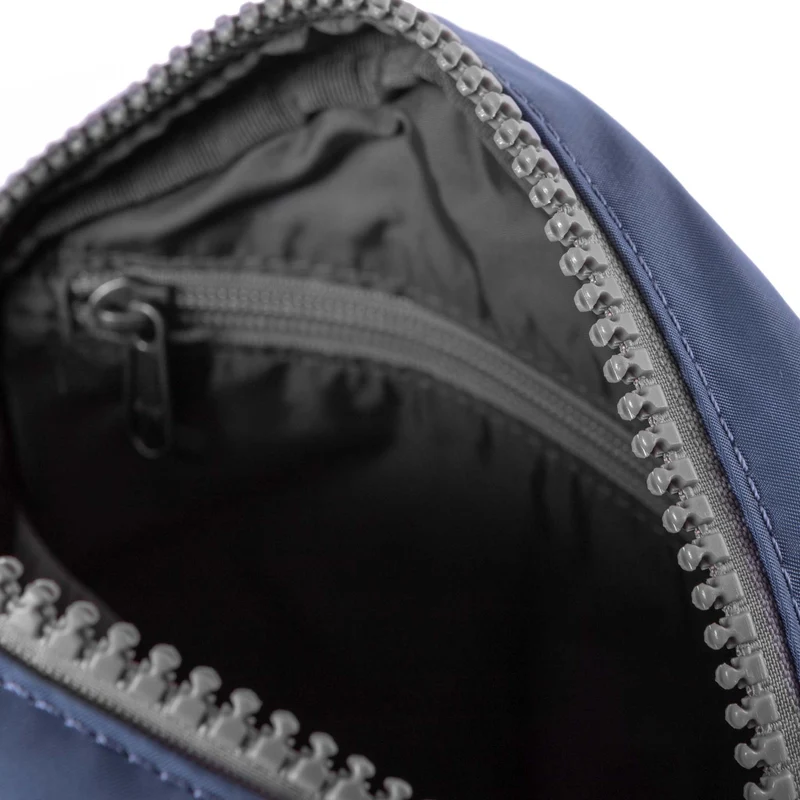 ROKA Paddington B Airforce Kleine Tasche aus recyceltem Nylon