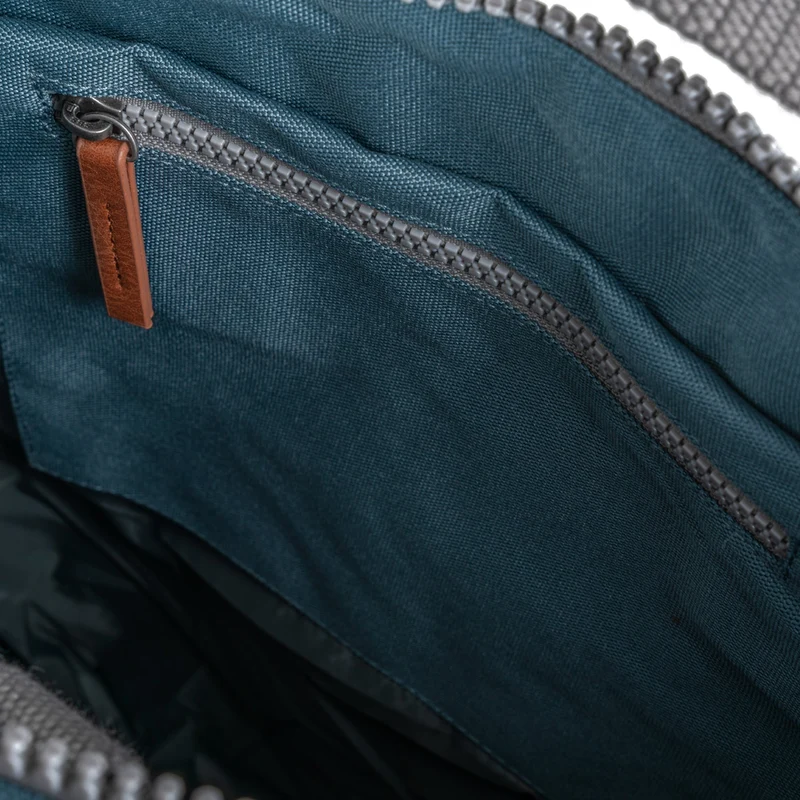 ROKA Bantry B Airforce Kleine Tasche aus recyceltem Canvas