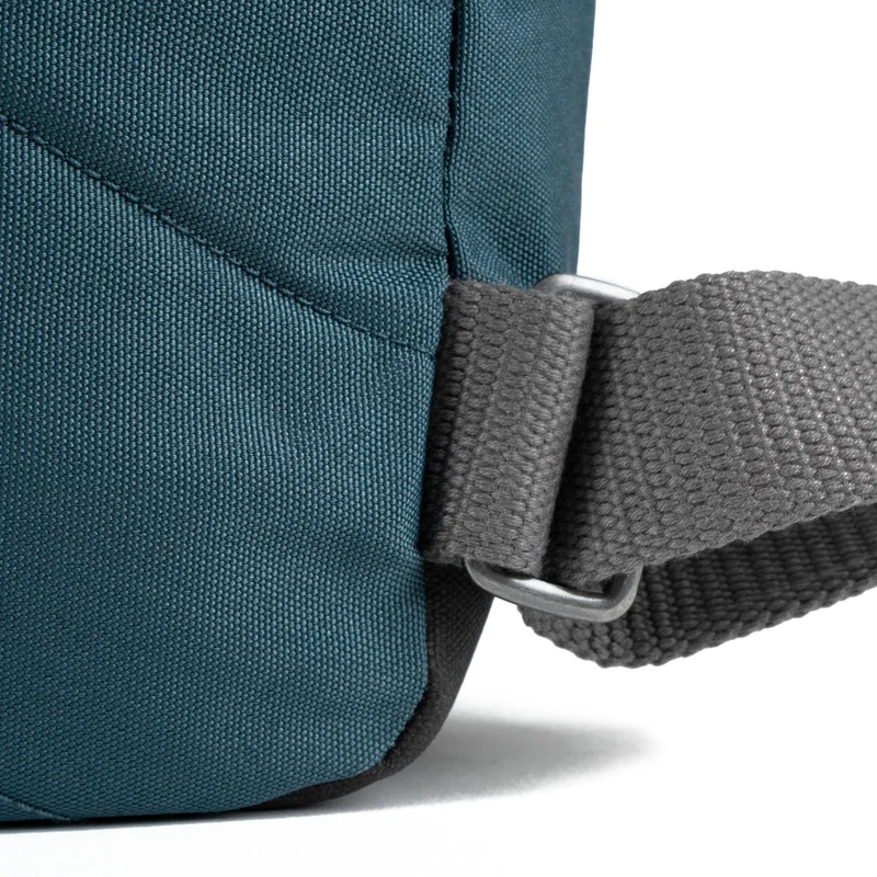 ROKA Bantry B Airforce Kleine Tasche aus recyceltem Canvas