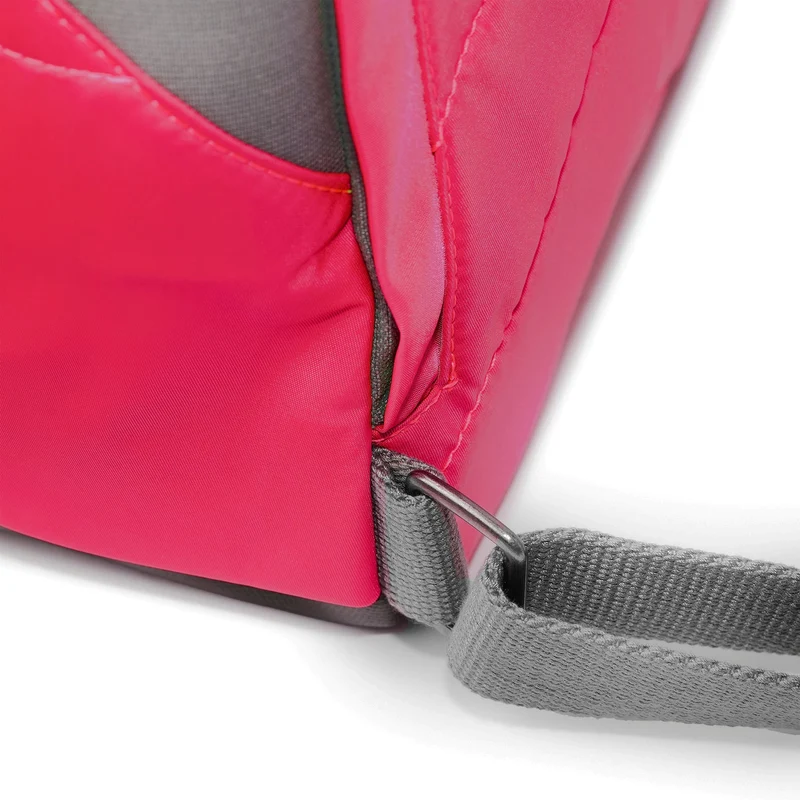 ROKA Canfield B Sparkling Cosmo Kleine Tasche aus recyceltem Nylon