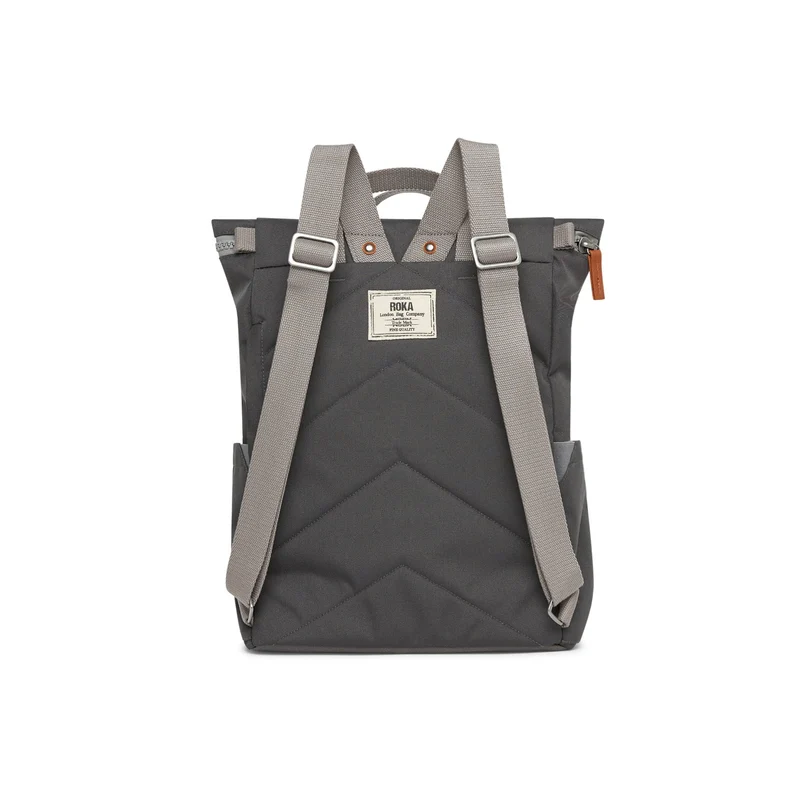 ROKA Finchley Eine große Tasche aus recyceltem Canvas mit Kohlenstoffanteil