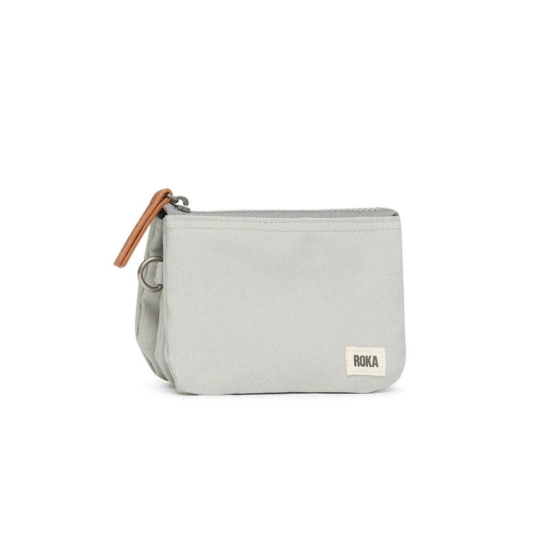 ROKA Carnaby Kleine Handtasche aus recyceltem Canvas, Farbe Mist
