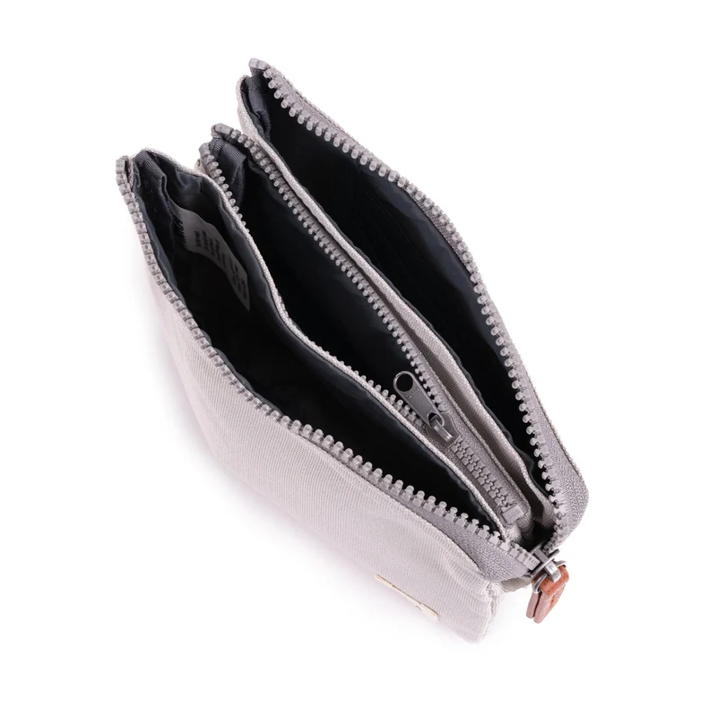 ROKA Carnaby Kleine Handtasche aus recyceltem Canvas, Farbe Mist
