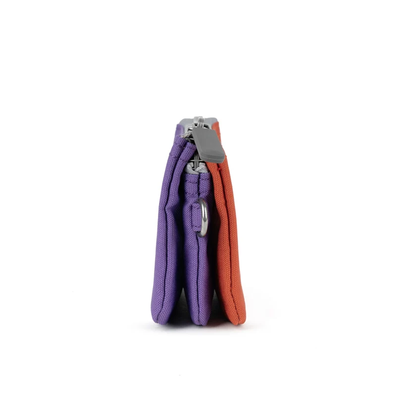 ROKA Kreativer Abfall Carnaby Kleine Handtasche aus recyceltem Canvas in Imperial Purple/Rooibos