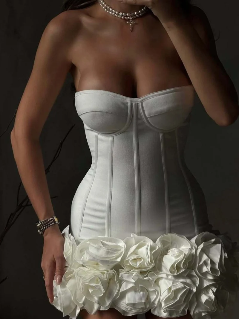 Weißes Corsagen Minikleid mit Blumenapplikation