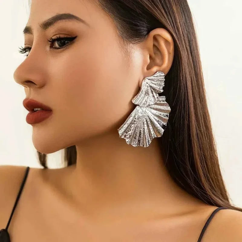 Melina – Damenohrringe mit strukturierter Fächerform im Statement-Design