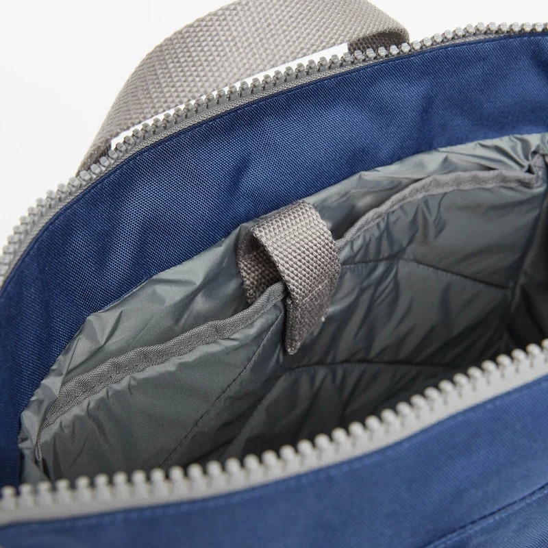 ROKA Bantry B Mineral Kleine Tasche aus recyceltem Canvas