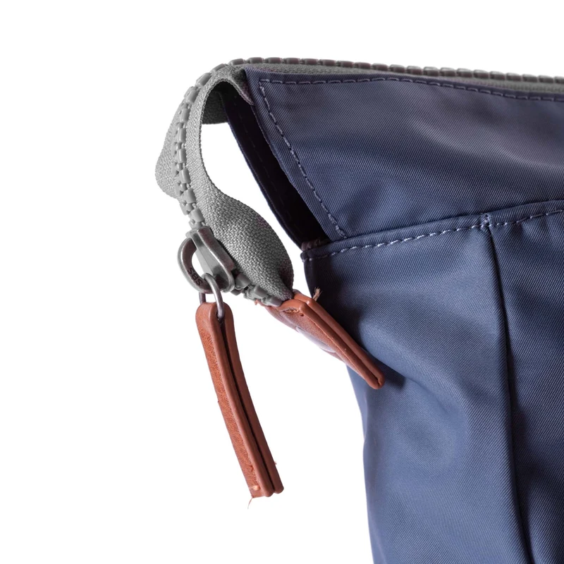ROKA Bantry B Airforce Medium Tasche aus recyceltem Nylon