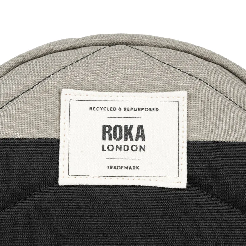 ROKA Kreativer Abfall Paddington B Ash / Coriander Einheitsgröße Recycelter Canvas-Beutel