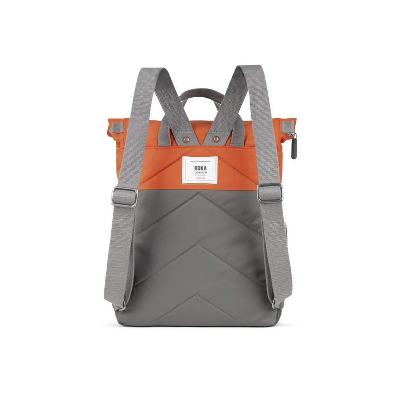 ROKA Kreativer Abfall Canfield Mittelgroße Tasche aus recyceltem Nylon, Farbe Graphit/Gebranntes Orange.