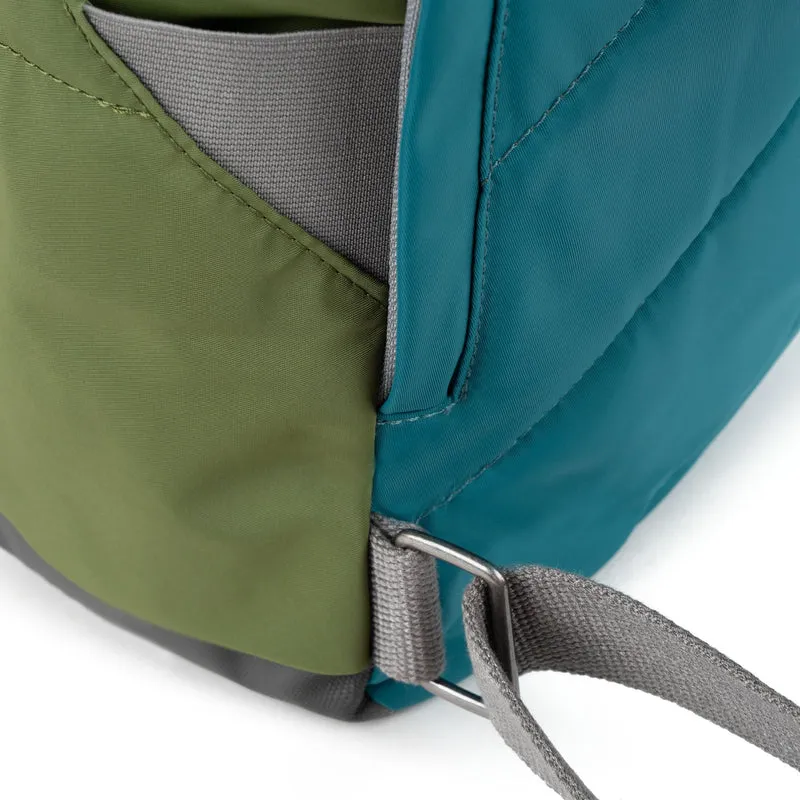 ROKA Kreativer Abfall Canfield B Kleine Tasche aus recyceltem Nylon, Edition 6
