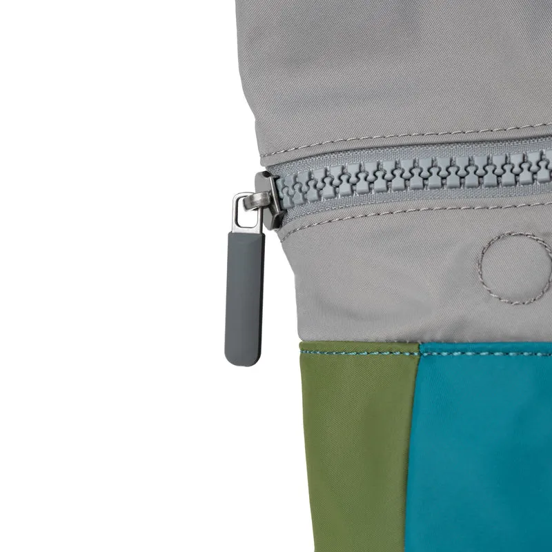 ROKA Kreativer Abfall Canfield B Kleine Tasche aus recyceltem Nylon, Edition 6