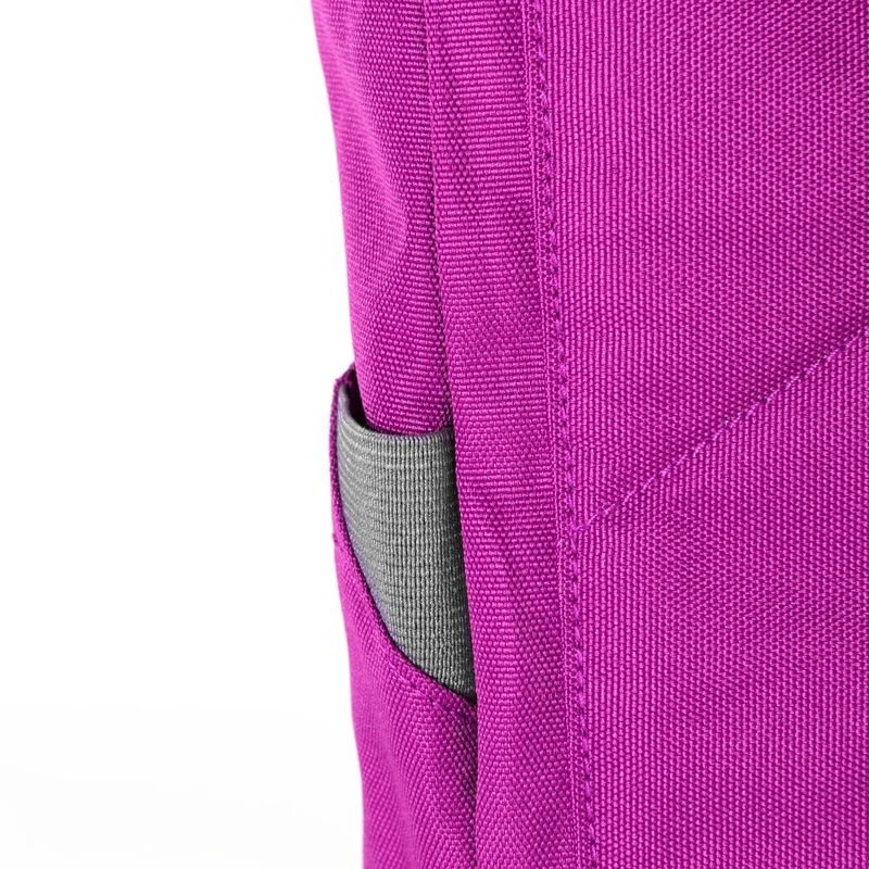 ROKA Finchley Eine kleine Tasche aus recyceltem Canvas von Violett