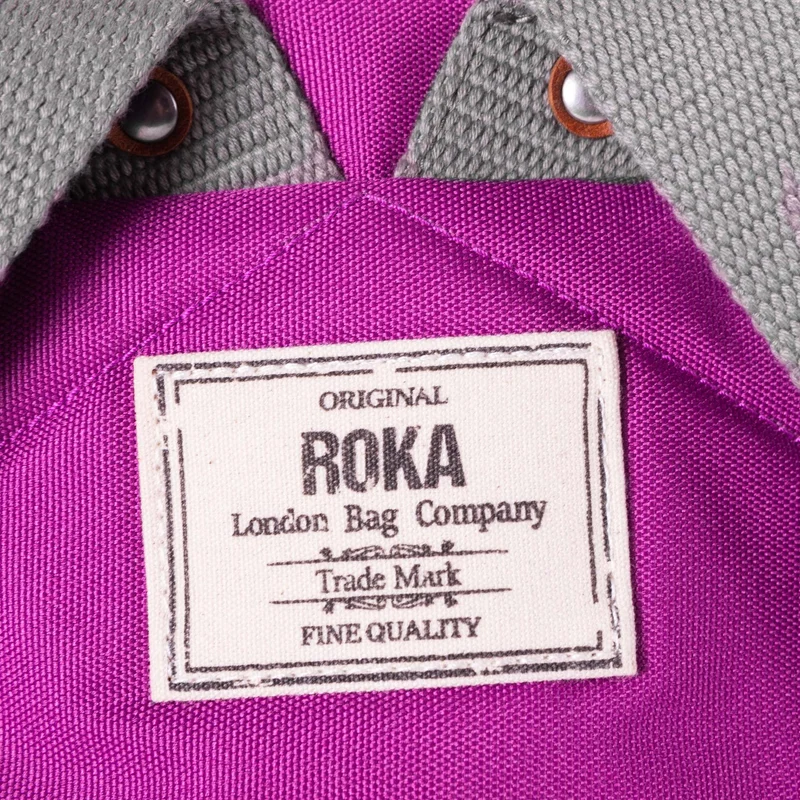 ROKA Finchley Eine kleine Tasche aus recyceltem Canvas von Violett