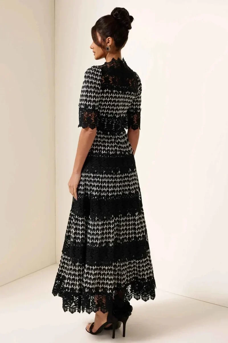 mireille – elegantes schwarzes spitzenkleid mit jacquardmuster für besondere anlässe