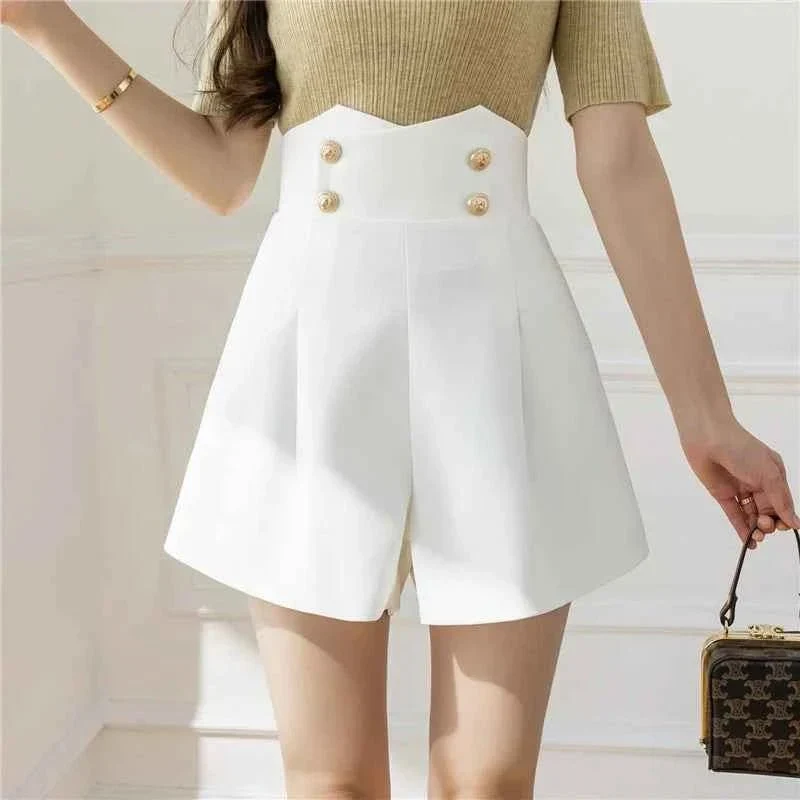 Alina – Elegante High Waist Shorts mit Zierknöpfen und A-Linien-Schnitt