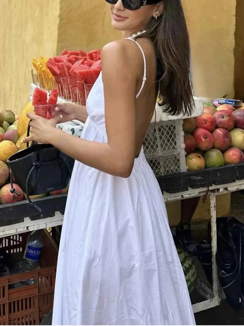 Alba – rückenfreies maxikleid mit spaghetti-trägern, v-ausschnitt und weitem rock