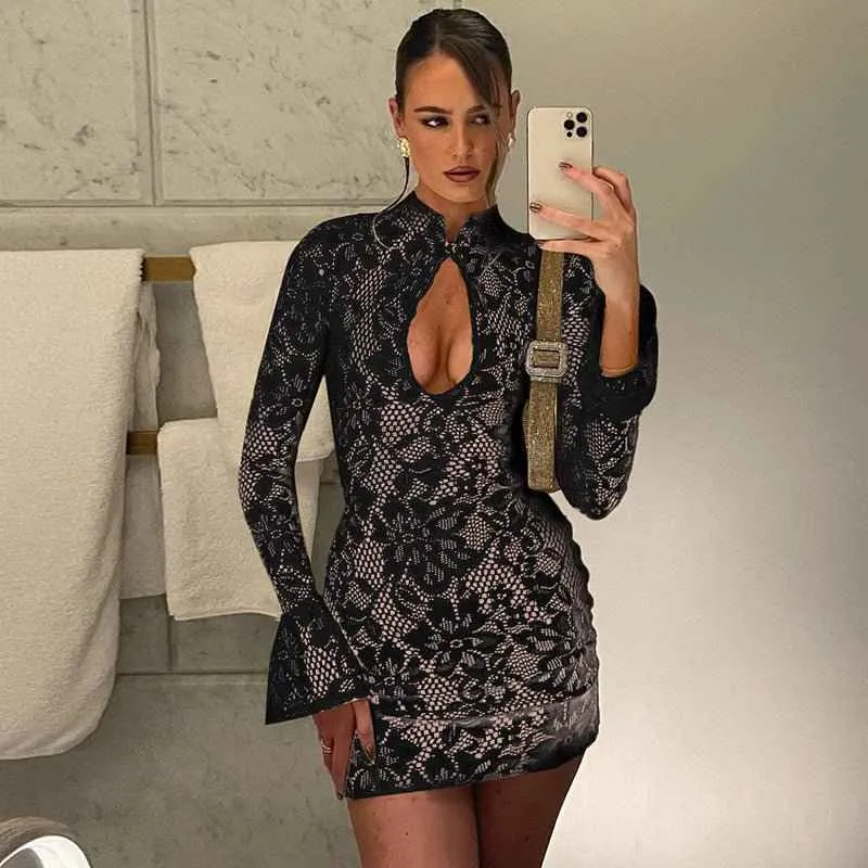 Alina – Spitzen-Minikleid mit Schlüssellochausschnitt und Trompetenärmeln