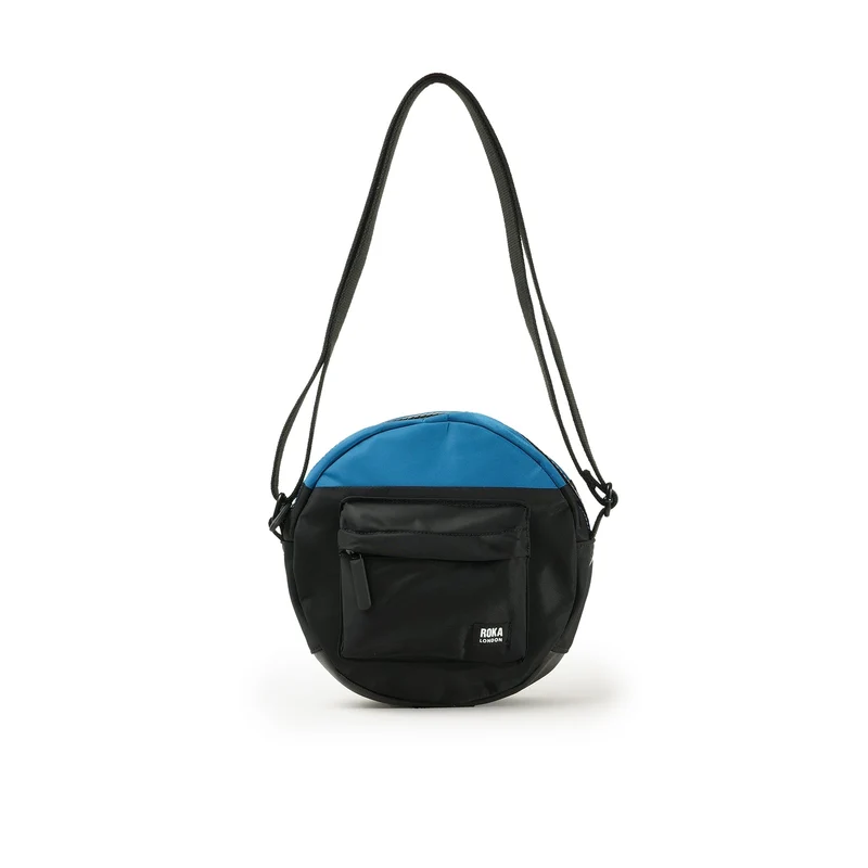 ROKA Kreativer Abfall Paddington B Black / Sea Port Kleine Tasche aus recyceltem Nylon