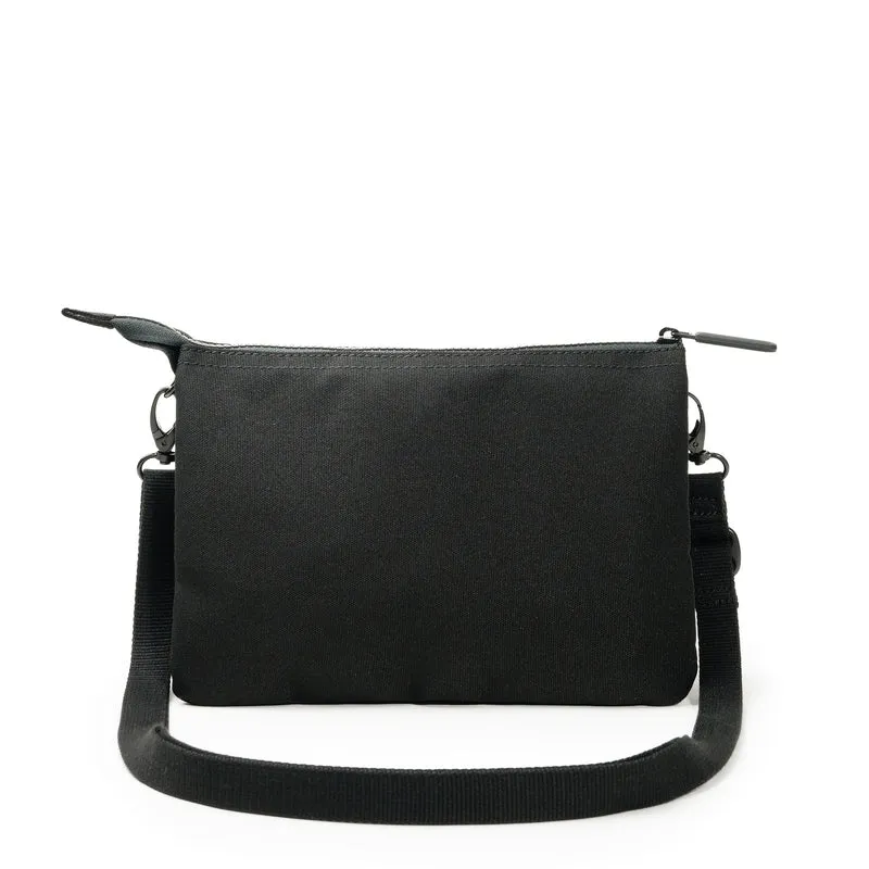 ROKA All Black Carnaby Crossbody Ash XL Tasche aus recyceltem Canvas