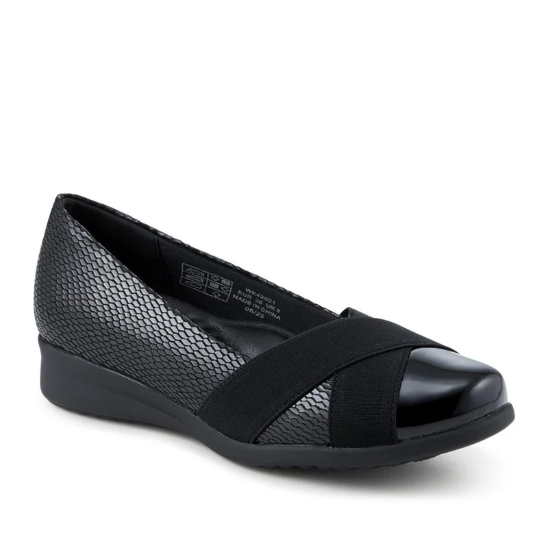 Lightweight Wedge Heel Slip On Shoes - WK42021 / 328 124 - Black-Black Patent