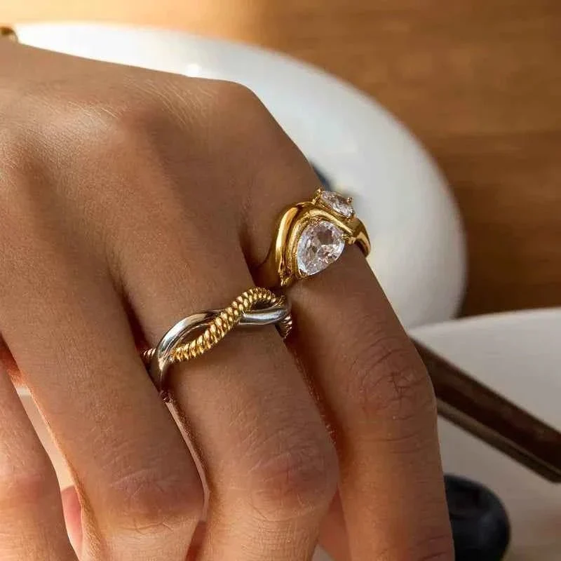 Verlobungsring Tropfenform Gold