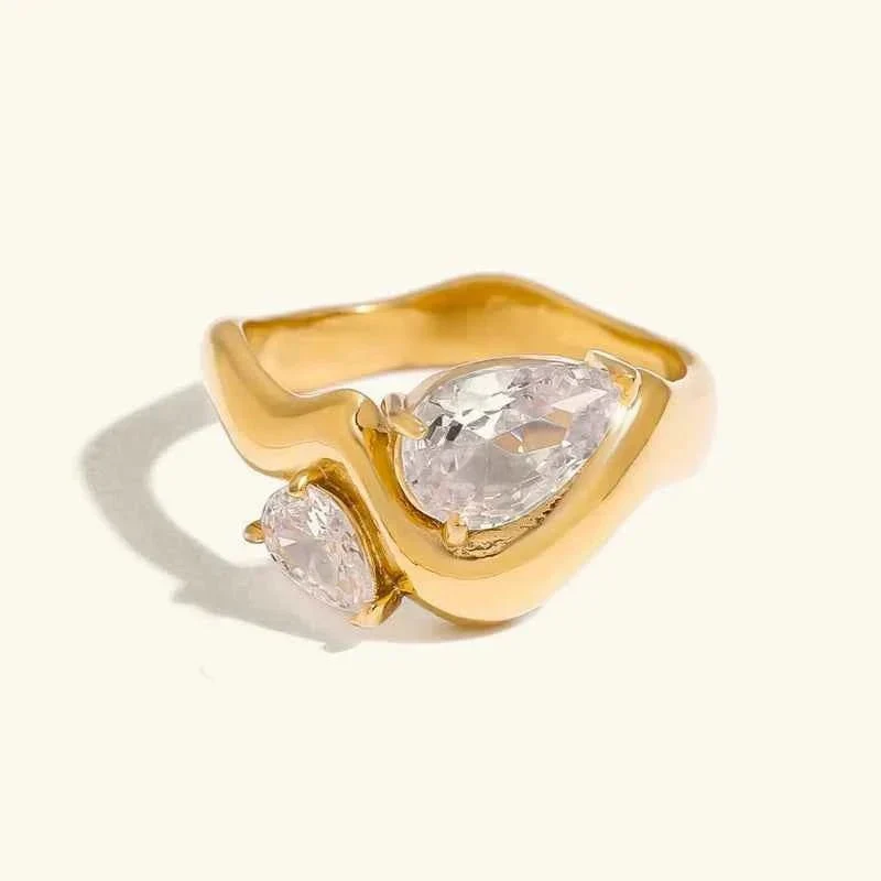 Verlobungsring Tropfenform Gold