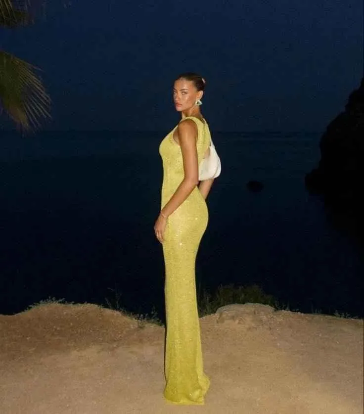 Lumi – Glitzerndes Strickkleid in Maxilänge mit Racerback