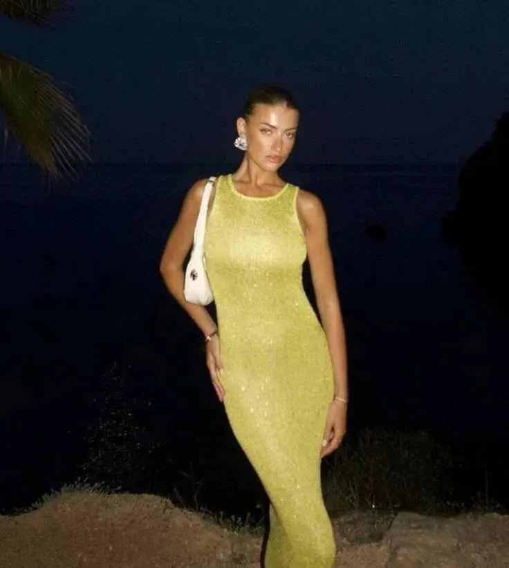 Lumi – Glitzerndes Strickkleid in Maxilänge mit Racerback