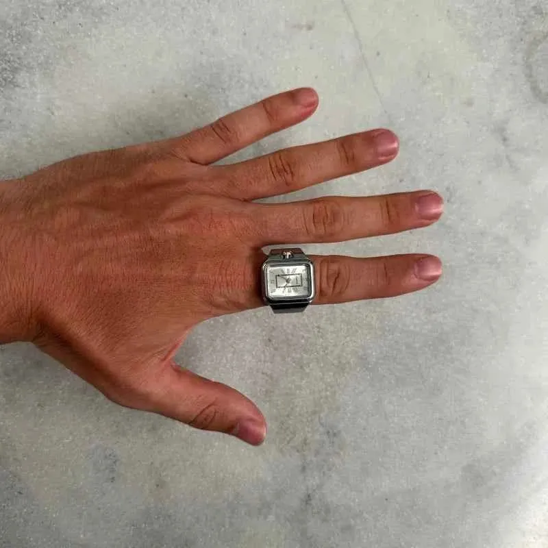 Zeitloser Charme Ringuhr