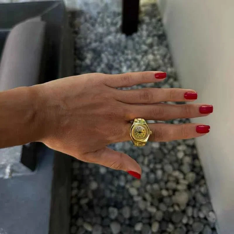 Moderne Muse Ringuhr