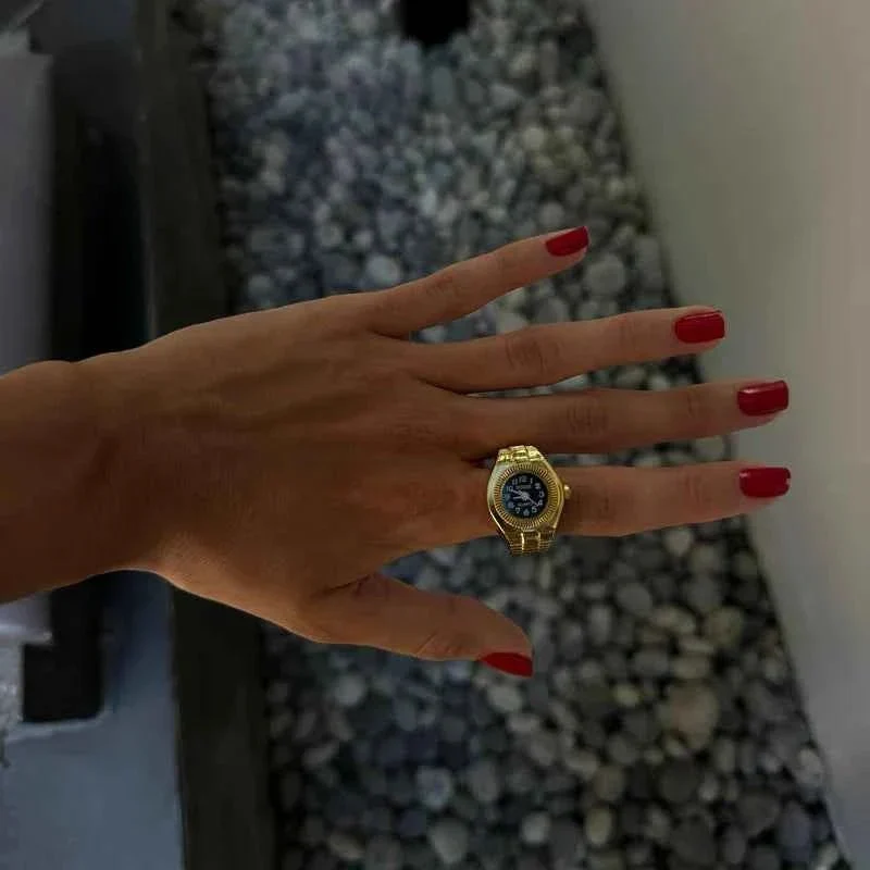 Moderne Muse Ringuhr