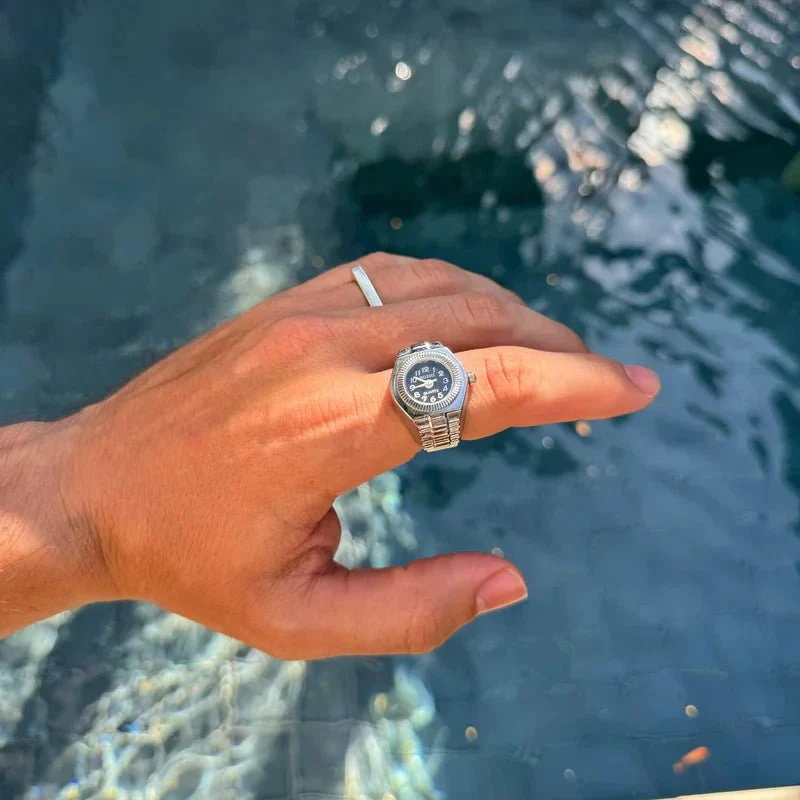 Moderne Muse Ringuhr