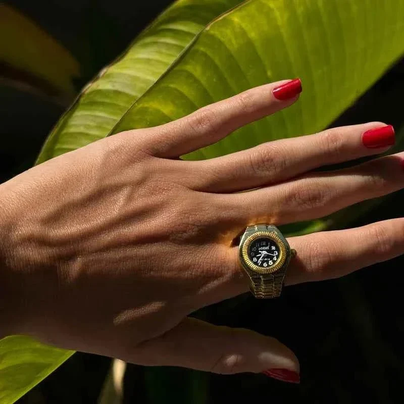 Moderne Muse Ringuhr