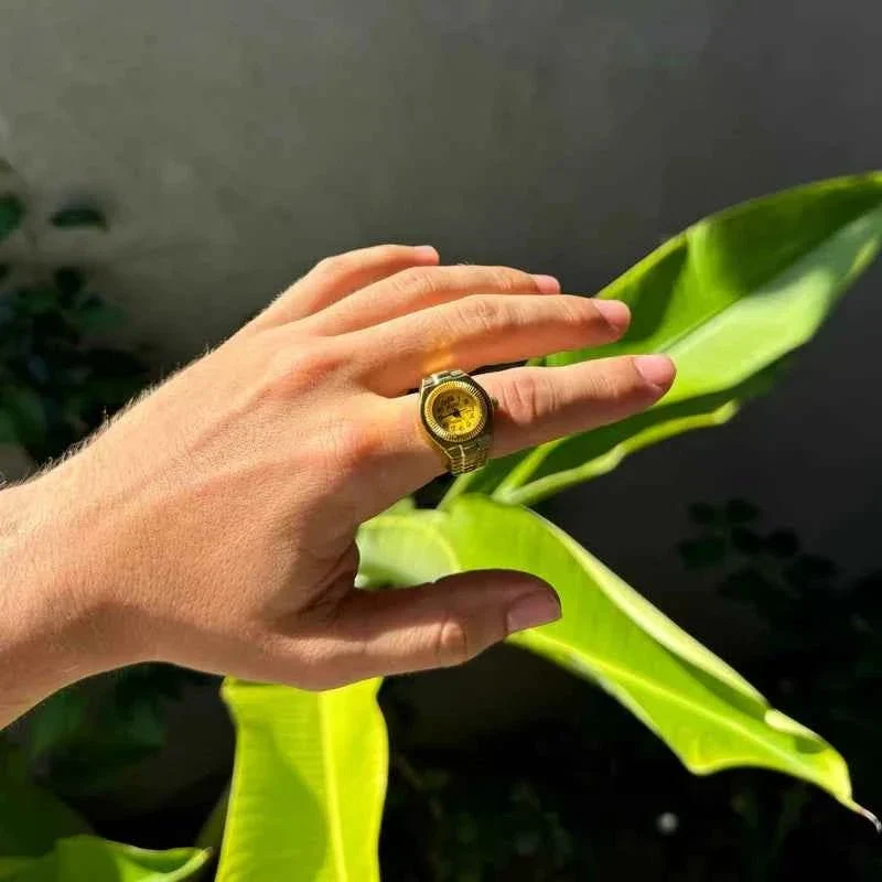 Moderne Muse Ringuhr