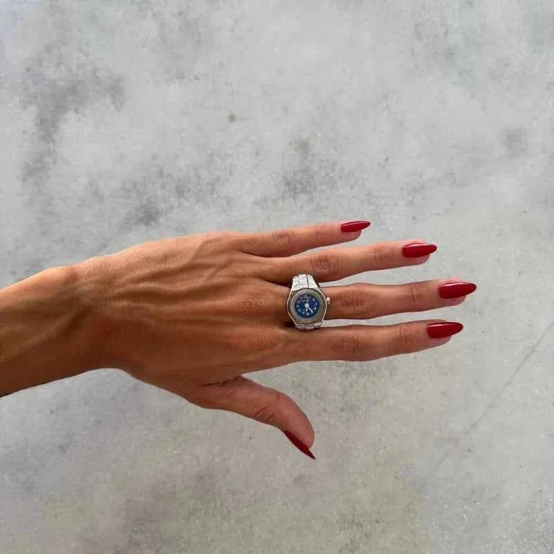 Moderne Muse Ringuhr