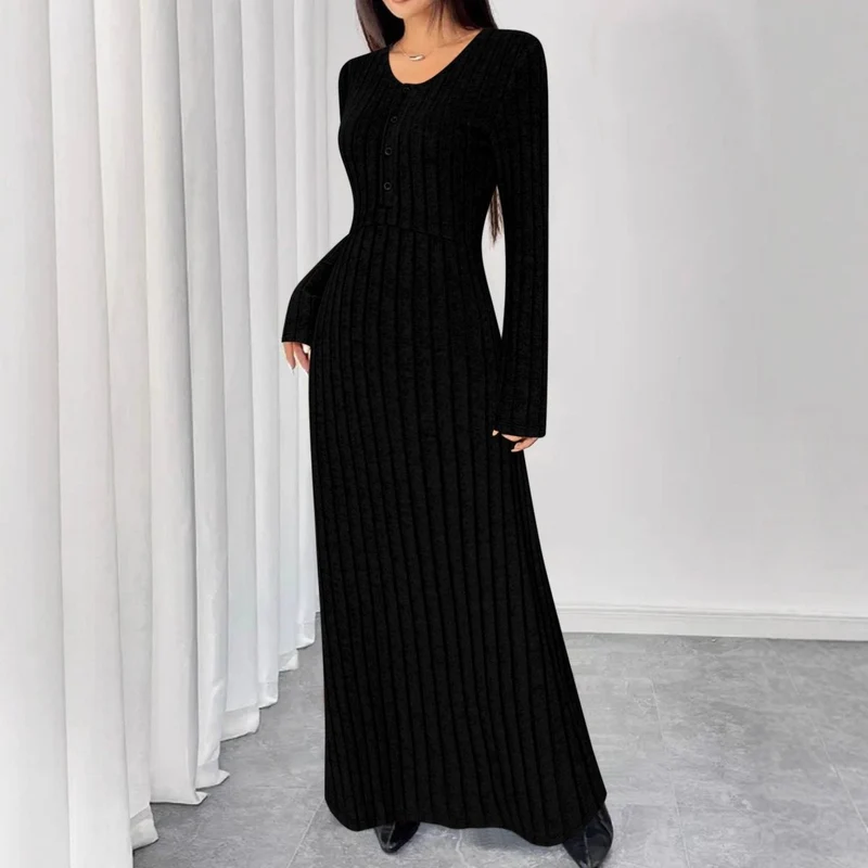 Alma – Geripptes Strick-Maxikleid mit langen Ärmeln und V-Ausschnitt