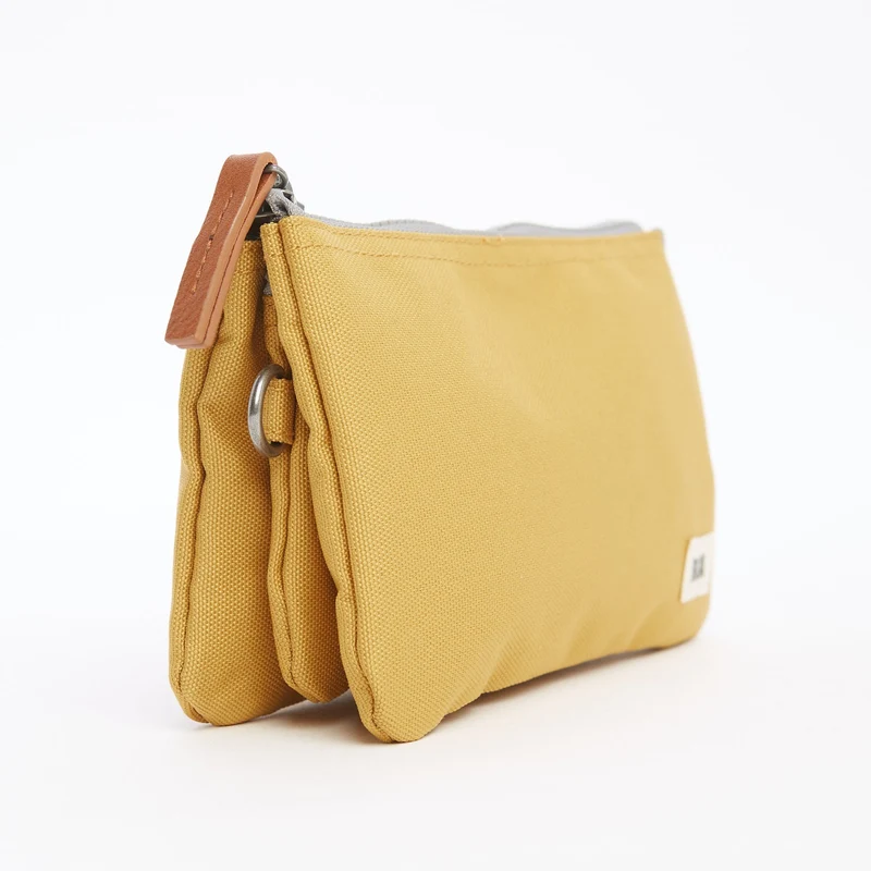 ROKA Carnaby Kleine Handtasche aus recyceltem Leinen, Modell Flax