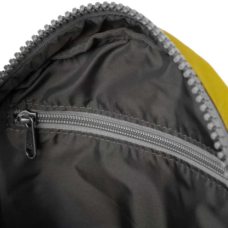 ROKA Kreativer Abfall Paddington B Kleine Tasche aus recyceltem Nylon, Edition 4