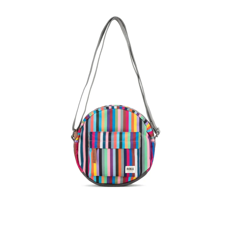 ROKA Paddington Kleine Tasche aus recyceltem Canvas mit mehreren Streifen von B